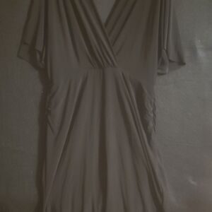 Jones Wear Black Midi Dress with V-Neck